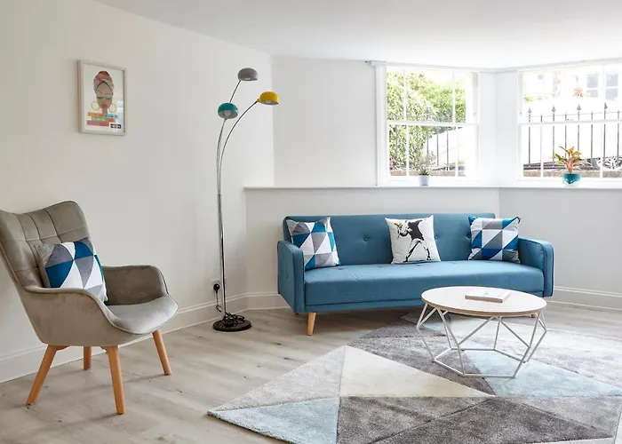 Lägenhet Stylish, Spacious Flat With Private Parking