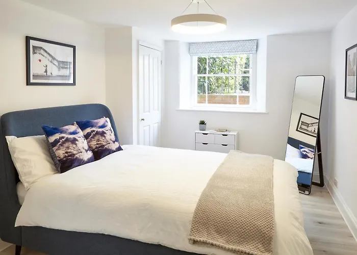 Apartment Stylish, Spacious Flat With Private Parking Bristol